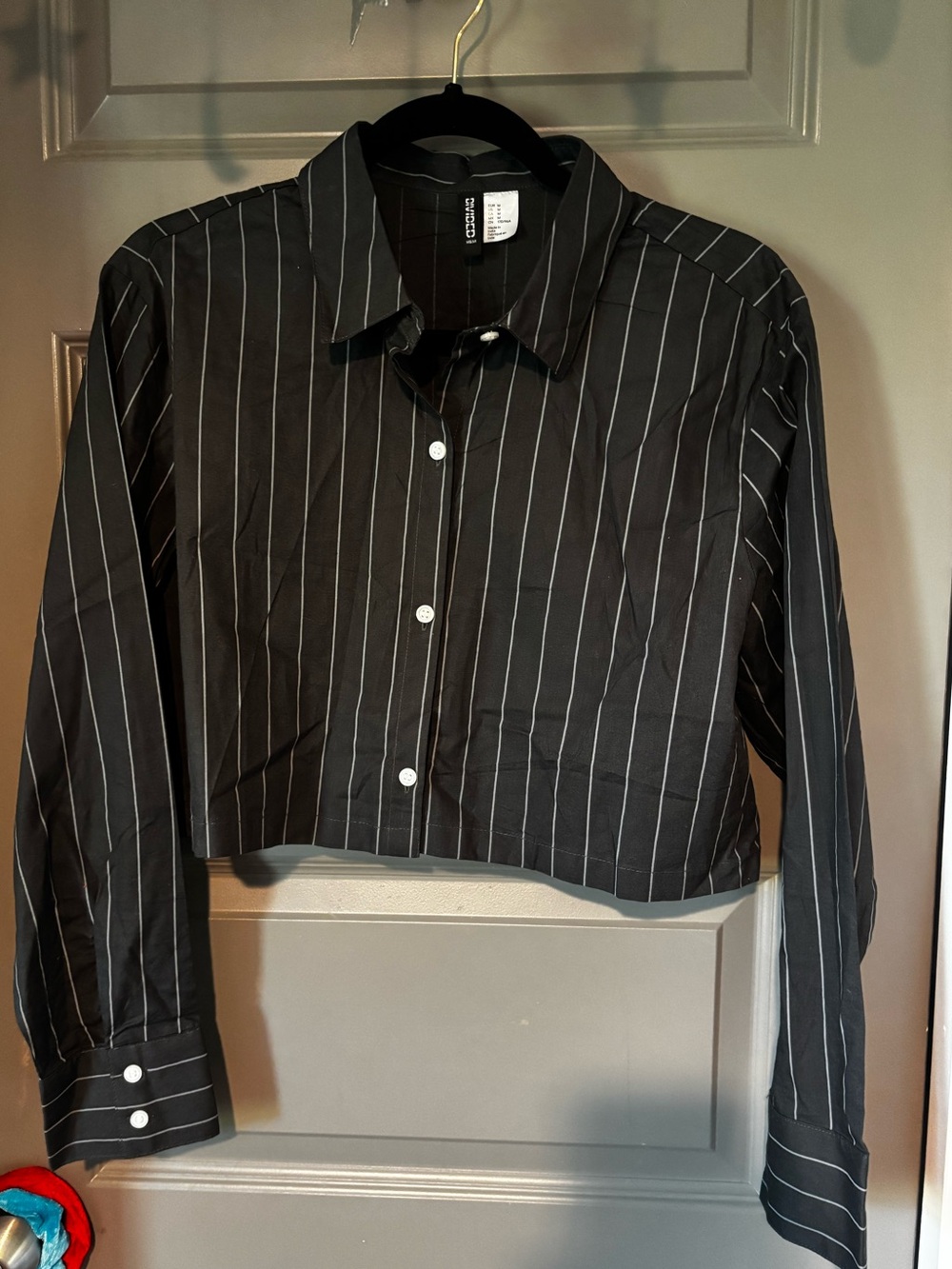 Black H&M cropped button up